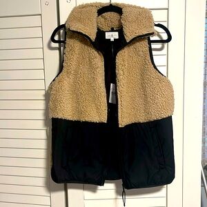 🌟NEW🌟 LOU & GREY Sherpa Vest Size M